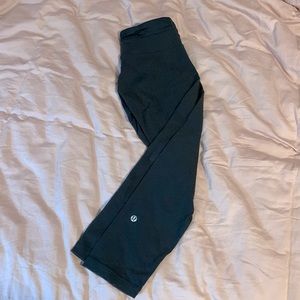 Lululemon cropped leggings/ piling